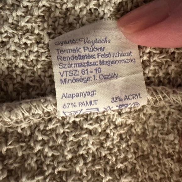 Elegant Cream Women's Sweater - Picture 7 of 8